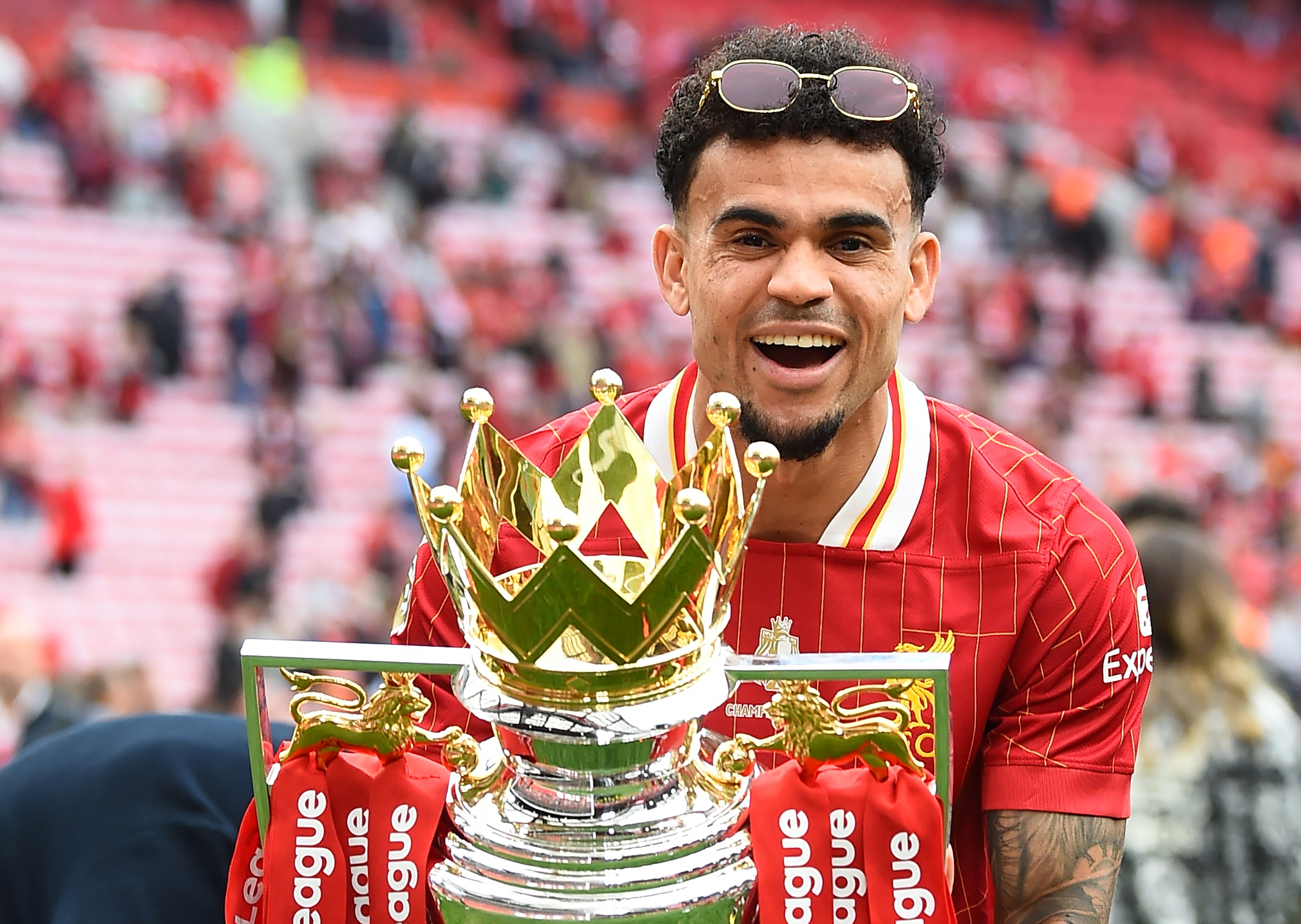 利物浦取得连胜,继续领跑英超联赛 利物浦取得连胜,继续领跑英超联赛