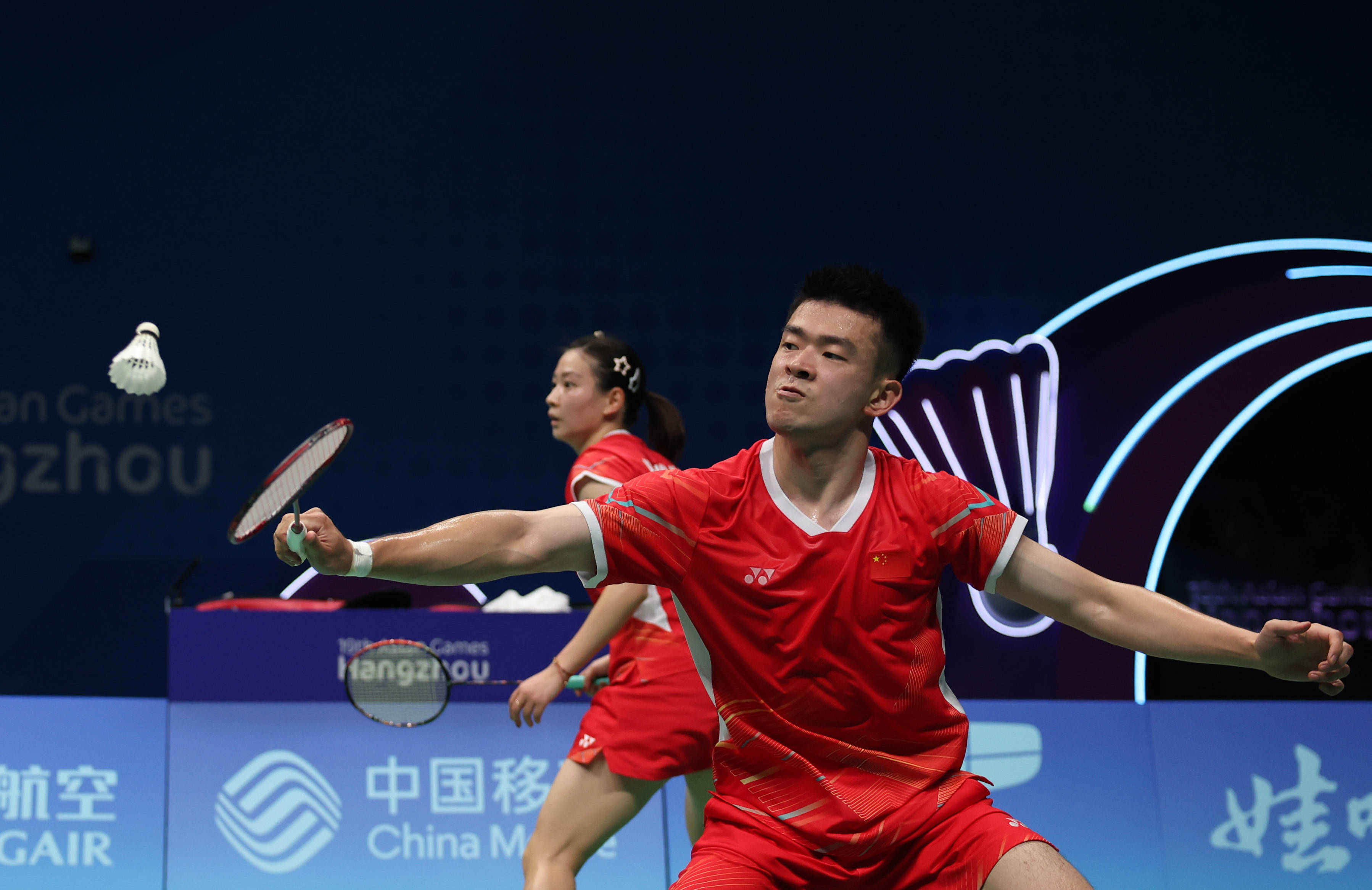 关于羽毛球决赛震撼开打，巅峰对决引爆全场的信息