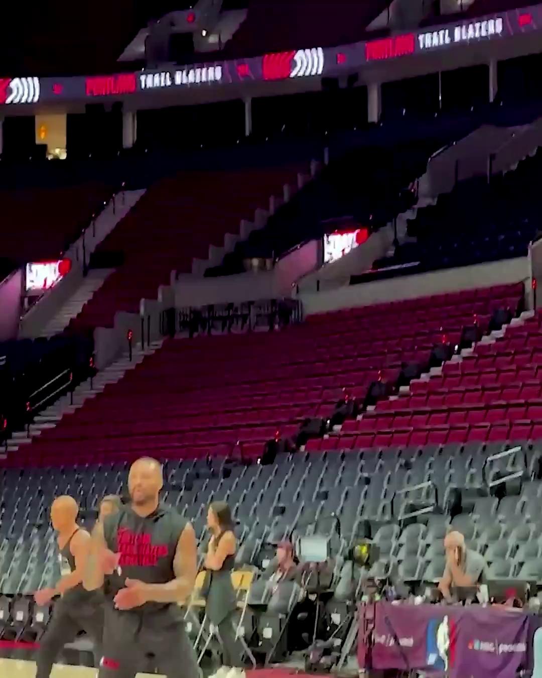 开拓者赛季不佳，利拉德单节逆风