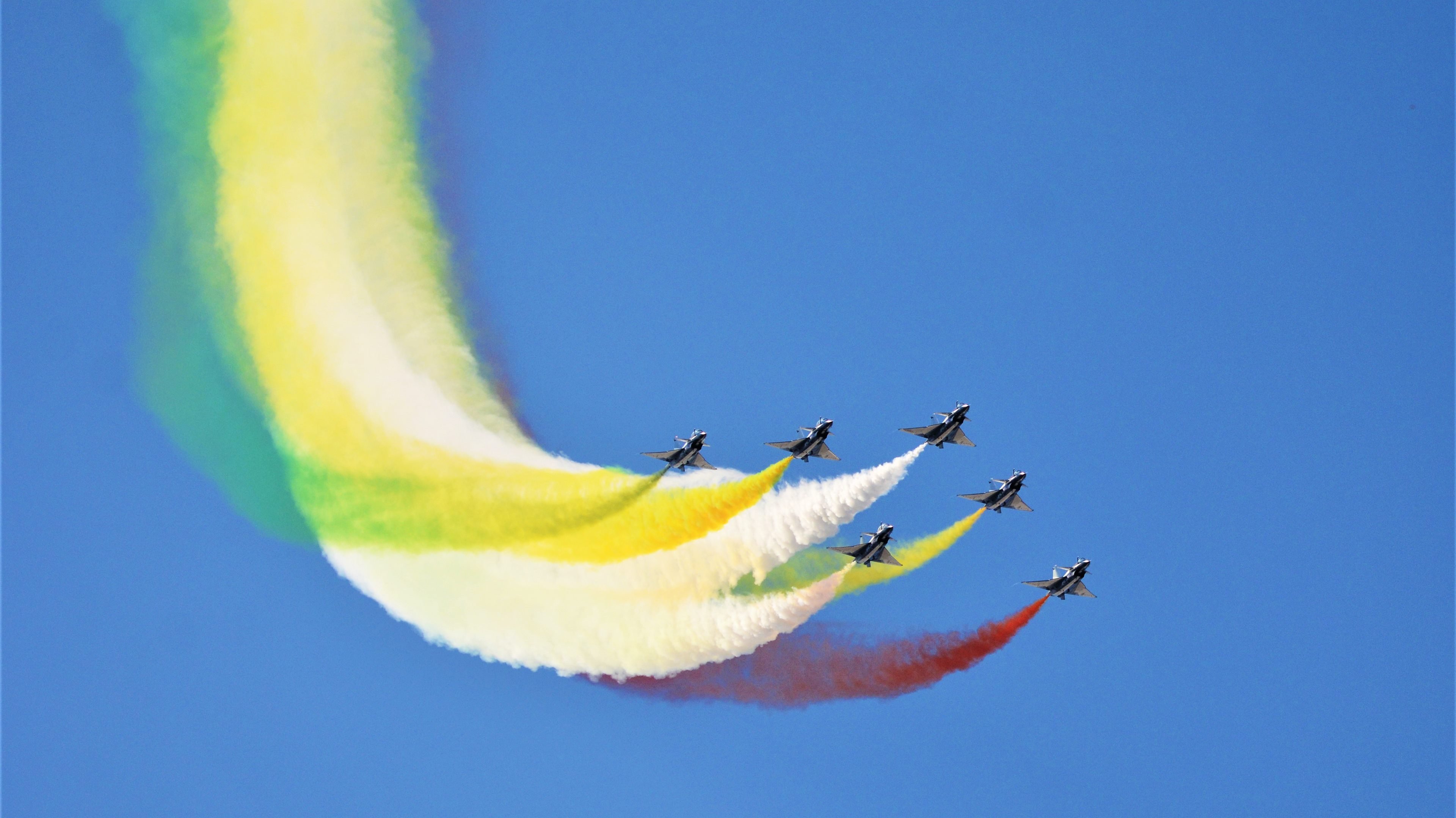 开云下载-绿茵场的重量，足球之夜如何照亮篮球的星辰