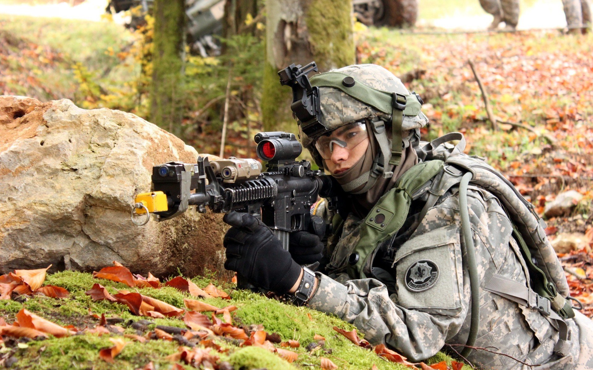 平行时空的硬仗之王，当F1引擎在巴林轰鸣，李刚仁在巴黎统治战场