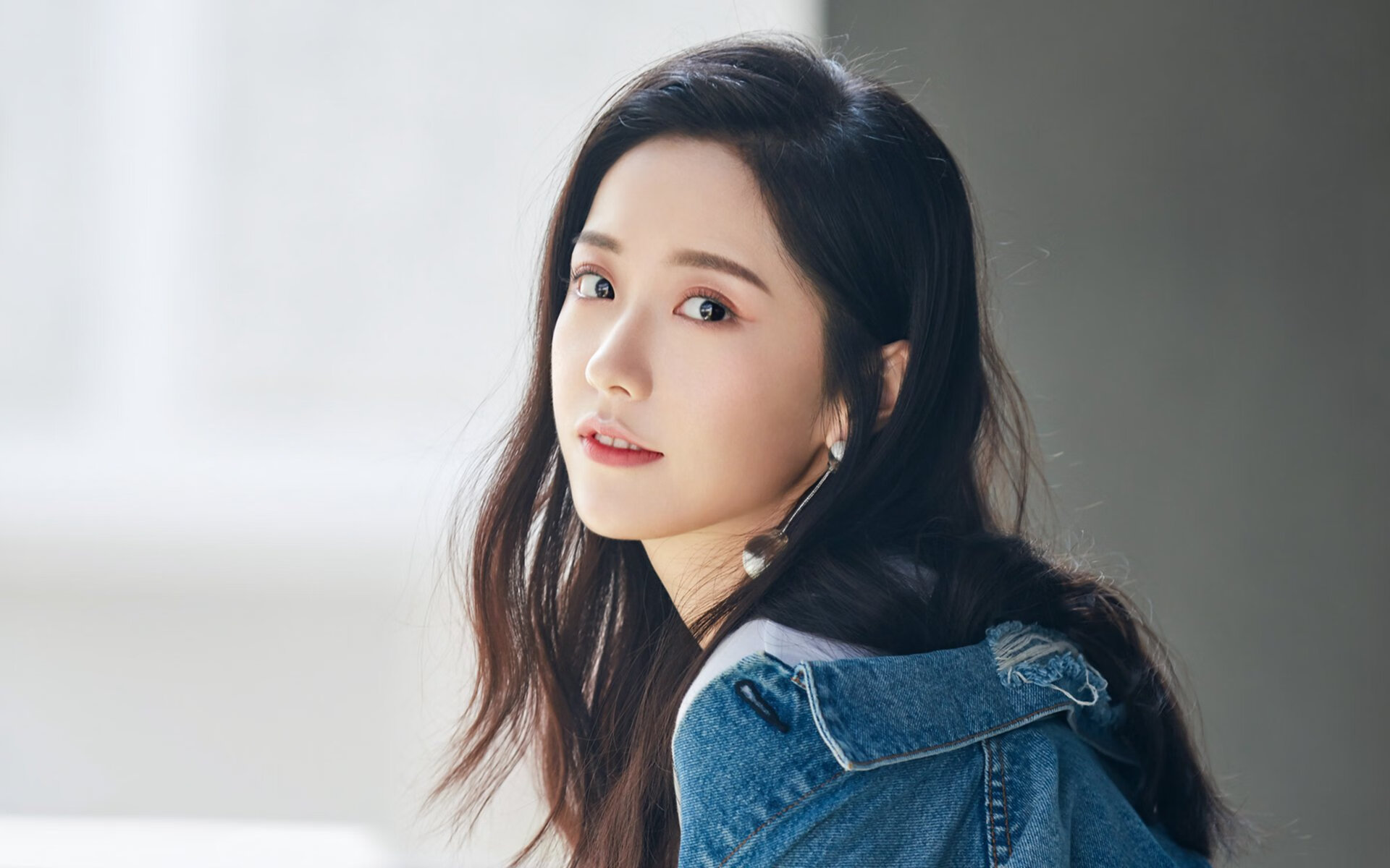 风车碾碎陶瓷工坊,一道闪电完成救赎